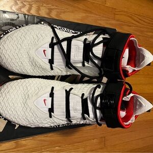 Lebron 17 - Graffiti - Men size 12 - used - with box